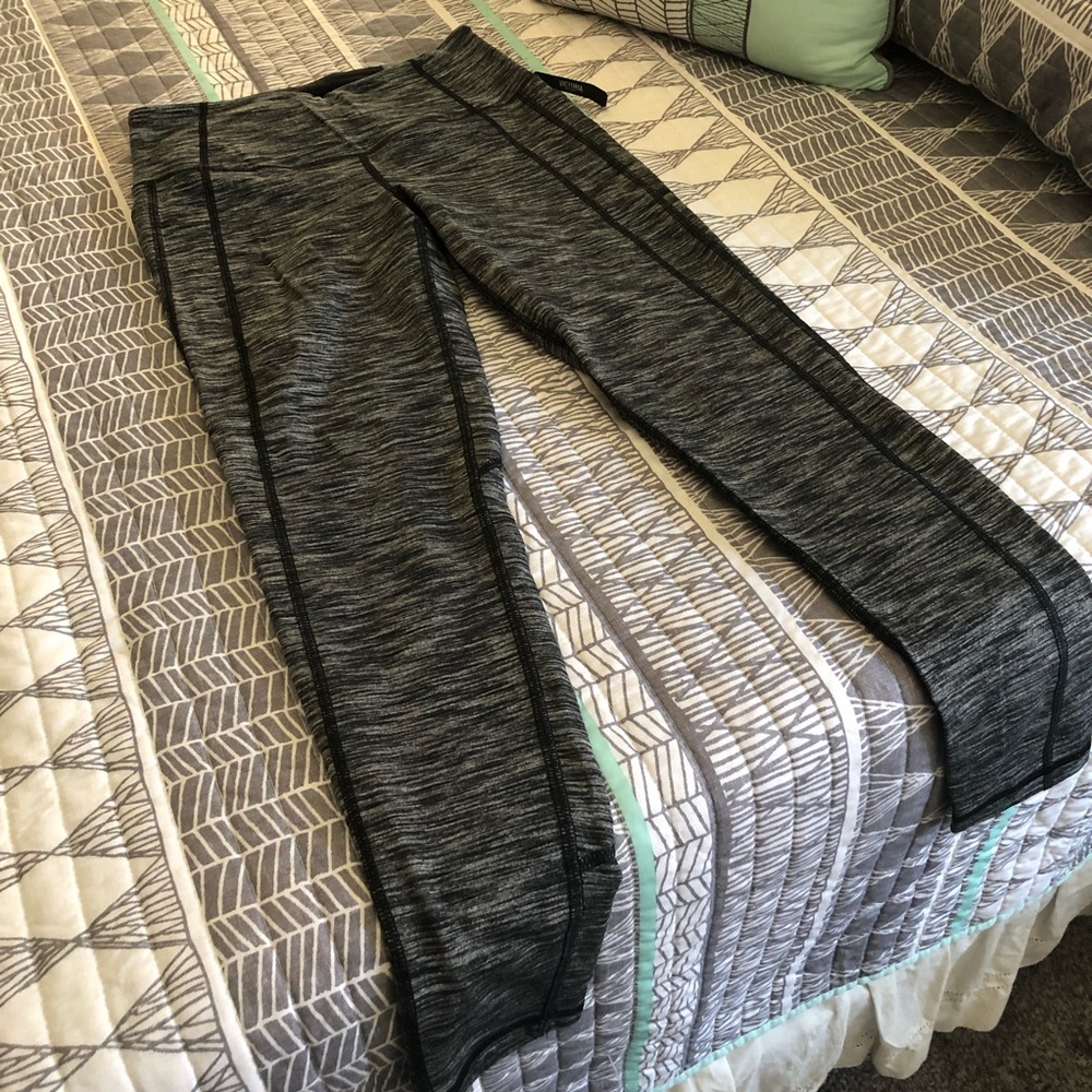 Victoria Sport legging, size small